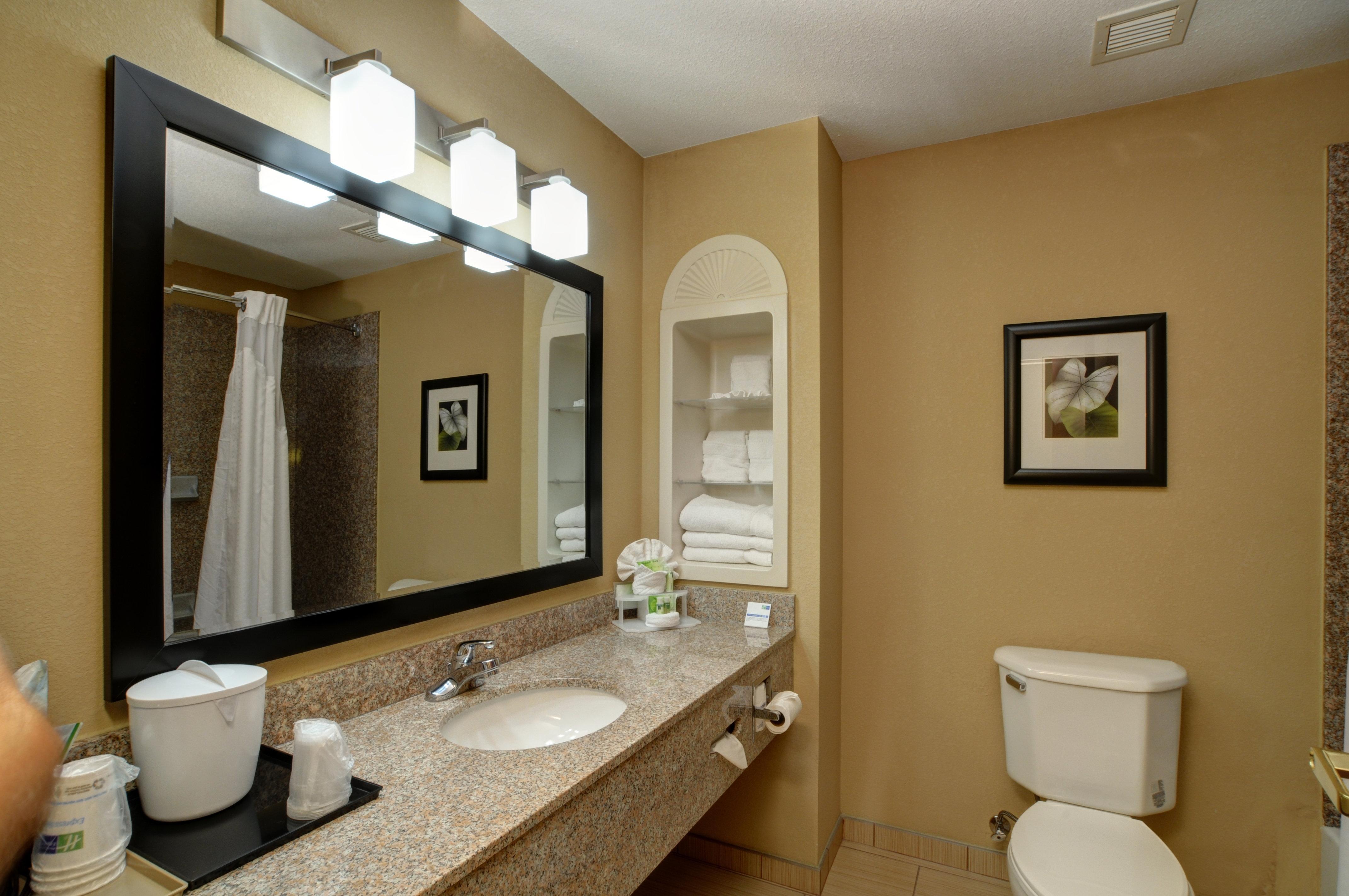 Holiday Inn Express & Suites Midwest City By Ihg Buitenkant foto