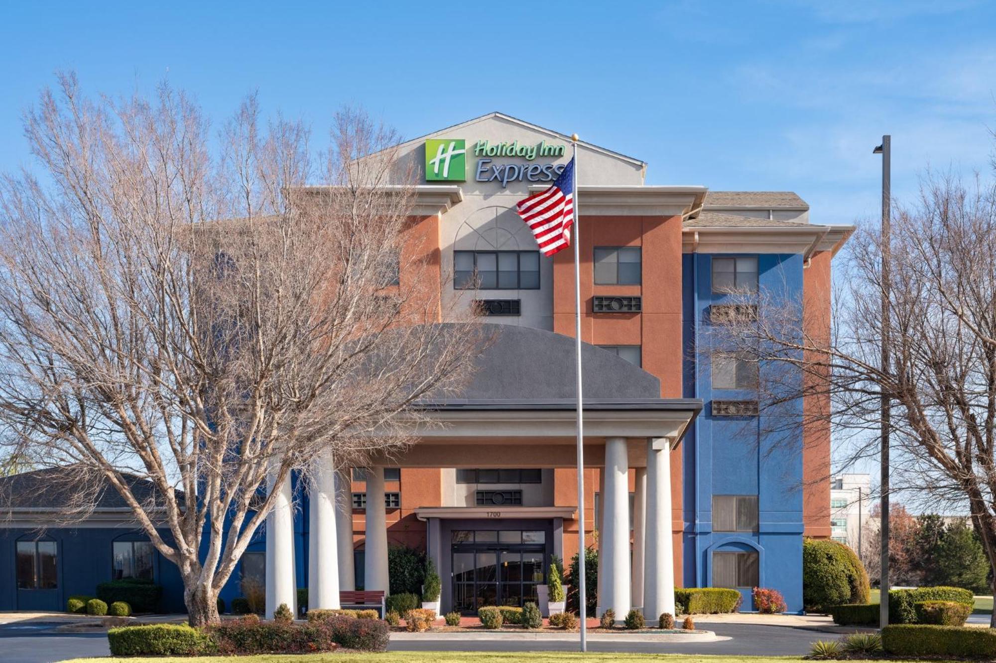 Holiday Inn Express & Suites Midwest City By Ihg Buitenkant foto