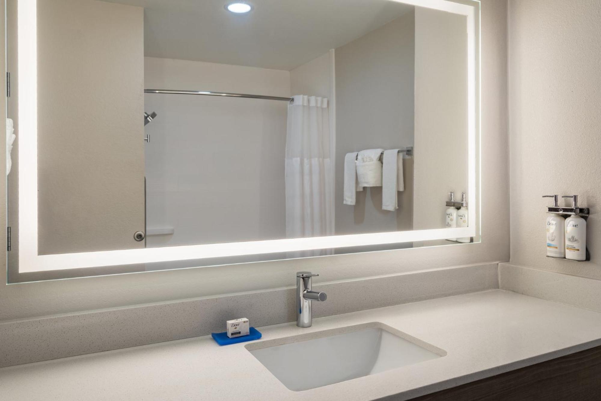 Holiday Inn Express & Suites Midwest City By Ihg Buitenkant foto